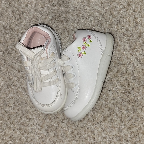Stride Rite SRT Emilia - Size US 4XW - UK 3 - White - Picture 1 of 5